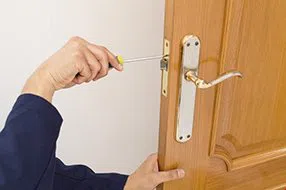 Lock Locksmith Tech Portland, OR 503-716-1477 - lock-changing