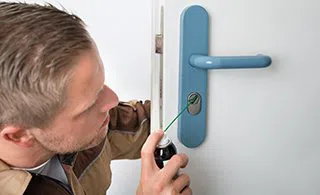 Lock Locksmith Tech Portland, OR 503-716-1477 - re-key-locks